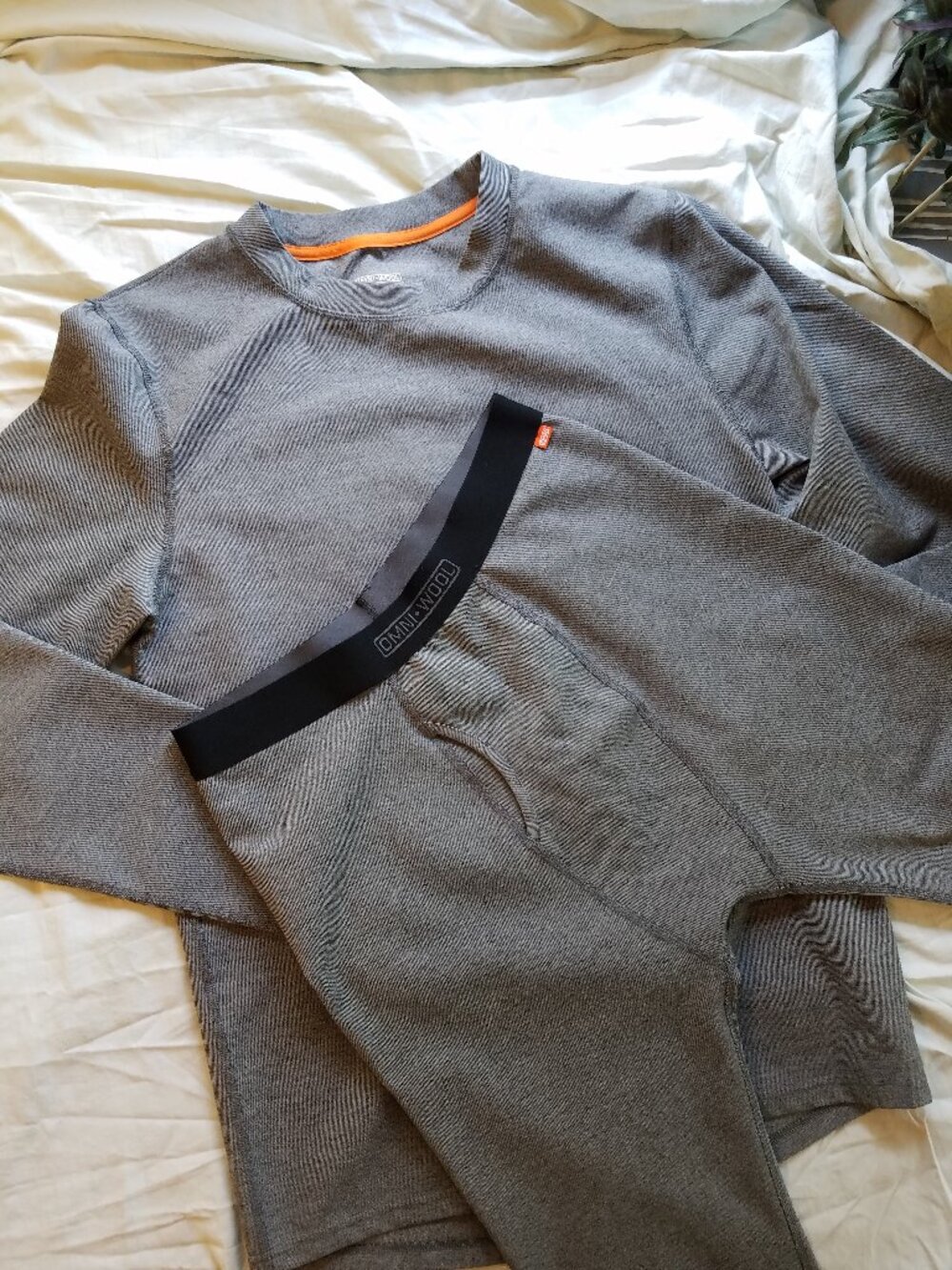 Like new Omni wool baselayer XL top L bottoms